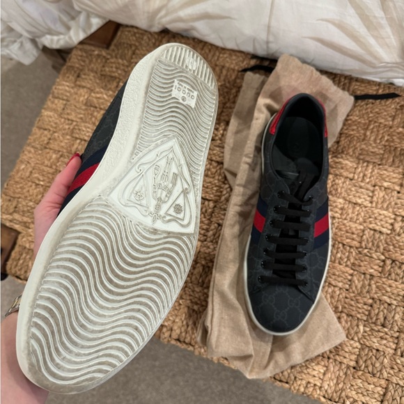 Gucci Men’s Monogram Low Top Sneakers - Picture 4 of 5